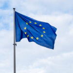 أوروبا على مفترق الطرق.. عشرة تحوّلات ترسم ملامح القارة بين التقدّم والخوف Panoramic view of a waving EU flag or European Union flag against blue sky
